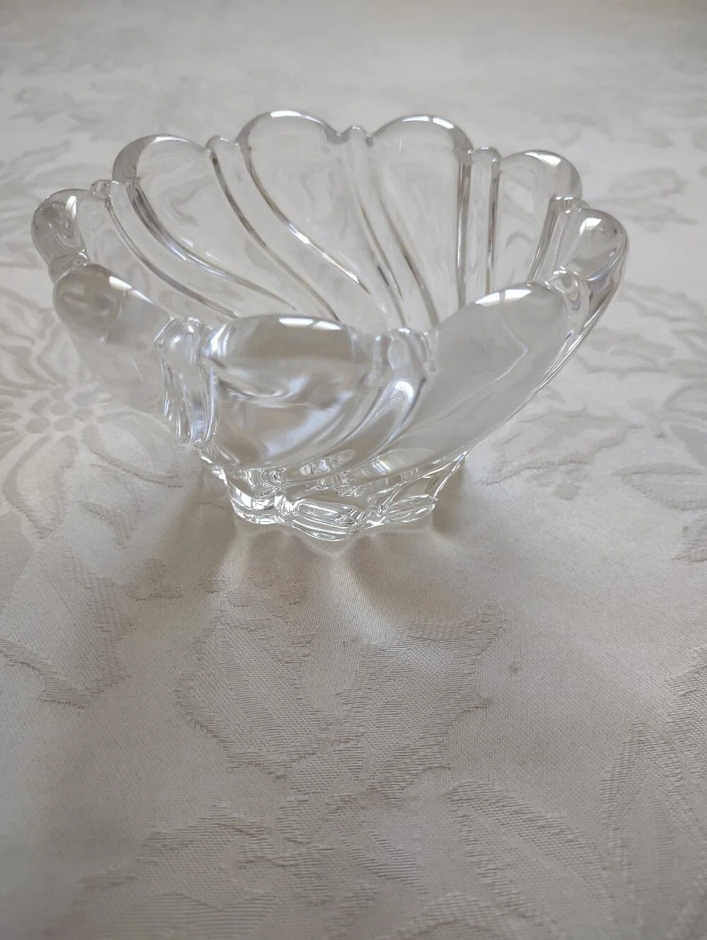 Mikasa Round Bowl Peppermint Clear Swirls